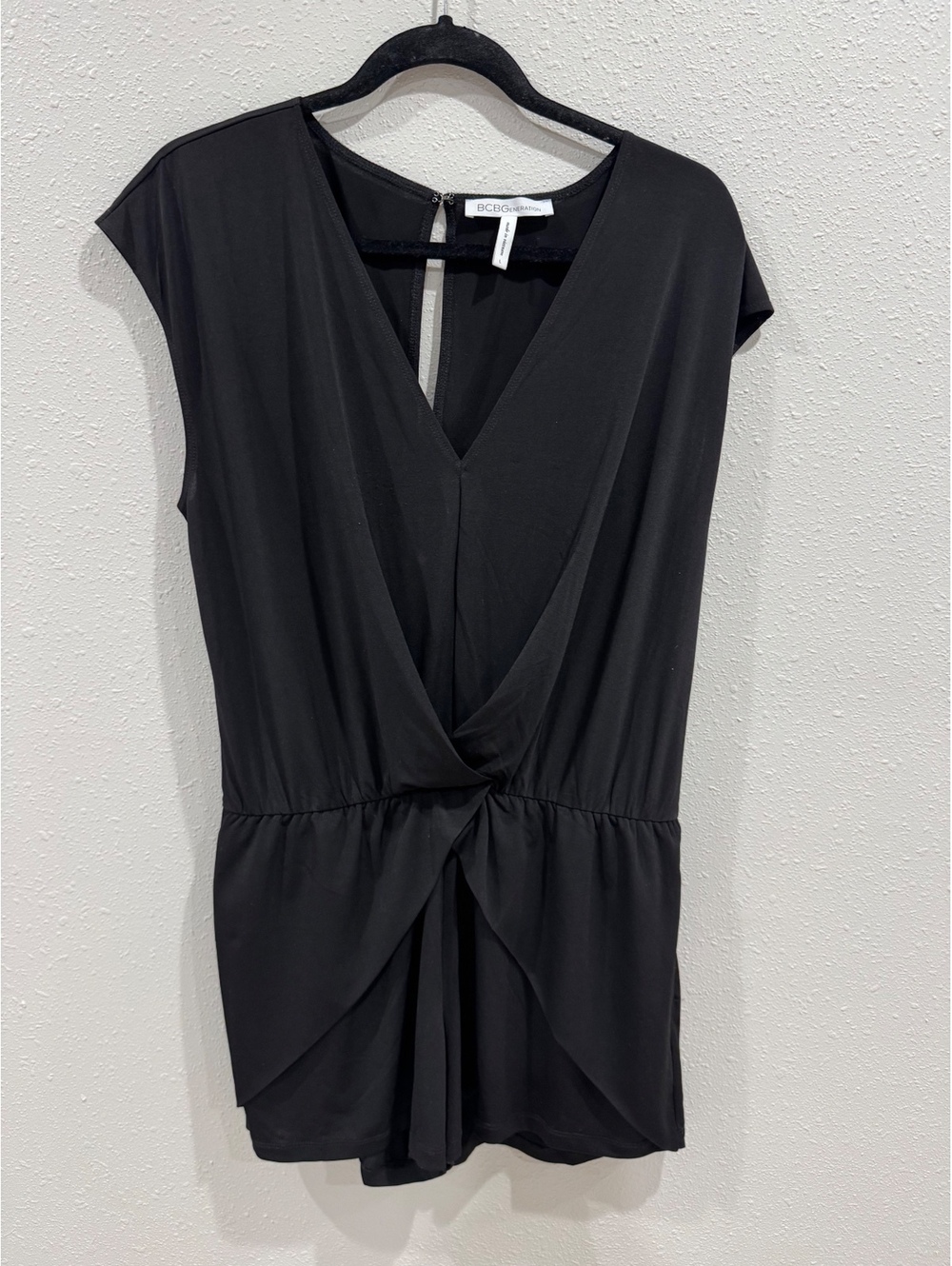BCBGeneration Women’s Black Draped Surplice Romper Size Large L Cap Sleeve